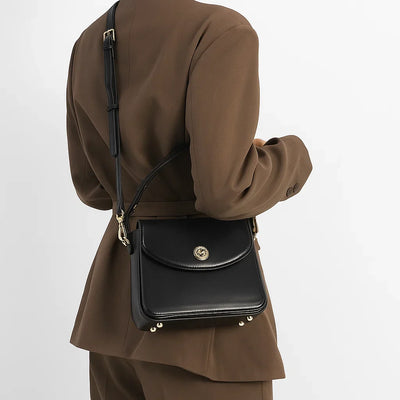 Avielle | Sleek City Snap Shoulder